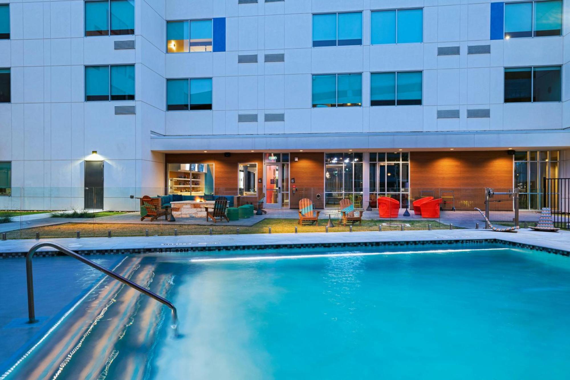 ホテル Aloft Austin Southwest エクステリア 写真